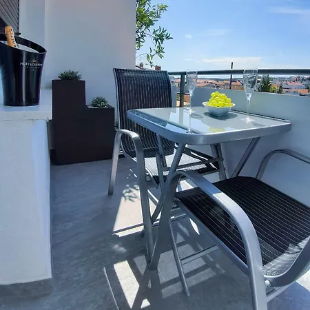 Center 4 Two プーラ