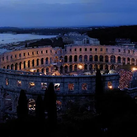 Center 4 Two Apartment Pula