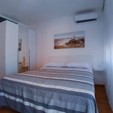 Center 4 Two Apartment